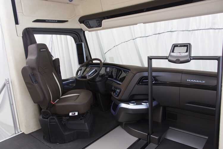«КАМАЗ» показал кабину будущего для умных грузовиков