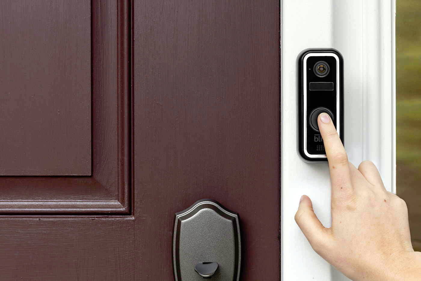 Звонит дверной звонок. Дверной звонок ( model h8528 ). Дверь со звонком. Звонок в квартиру. Дверной звонок для входной двери.