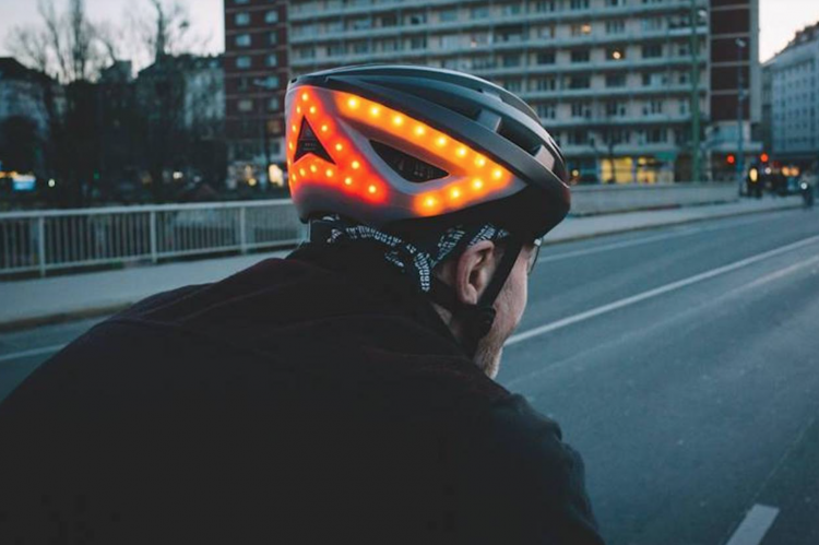 Lumos Kickstart — «умный» велосипедный шлем