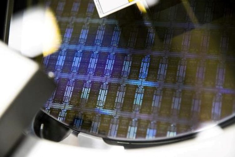 Producătorii globali de semiconductori vor investi 300 de milioane $ în 2023 în inteligenţa artificială